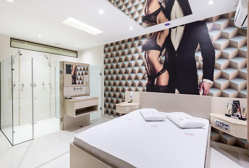 Shower, Bathroom, Bedroom, air conditioner