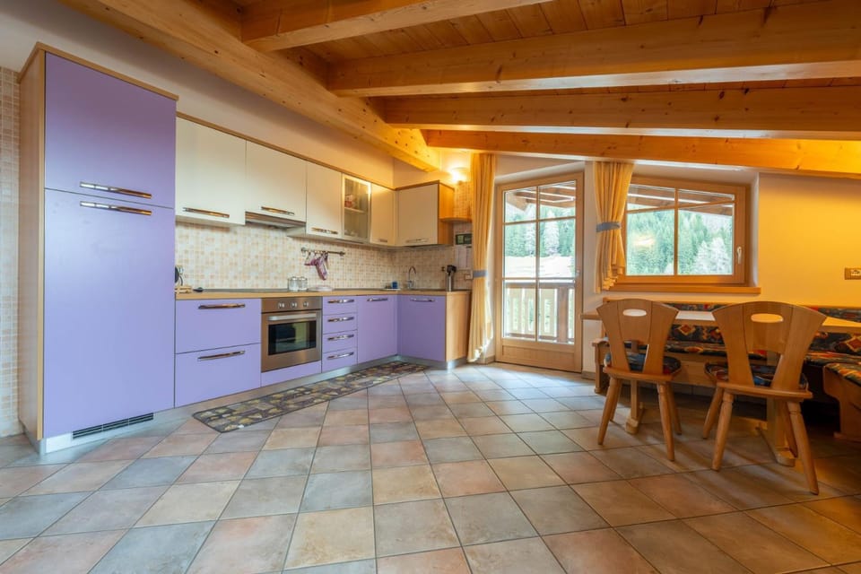 Living room, Dining area, dishwasher, pet friendly, stove