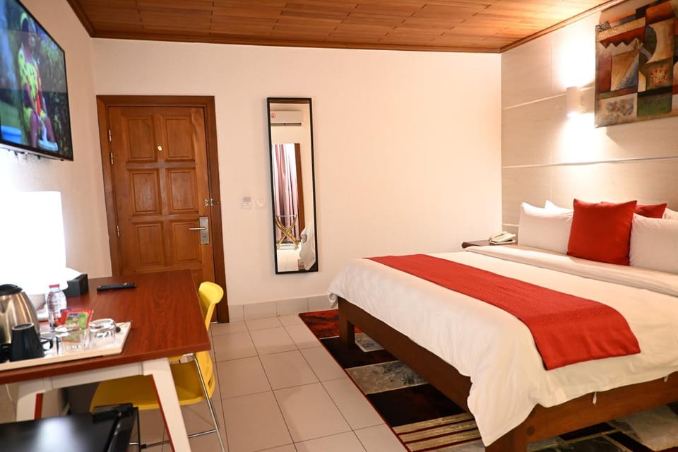 Bed, TV and multimedia, Coffee/tea facilities, Photo of the whole room, Dining area, Bedroom, hair dresser