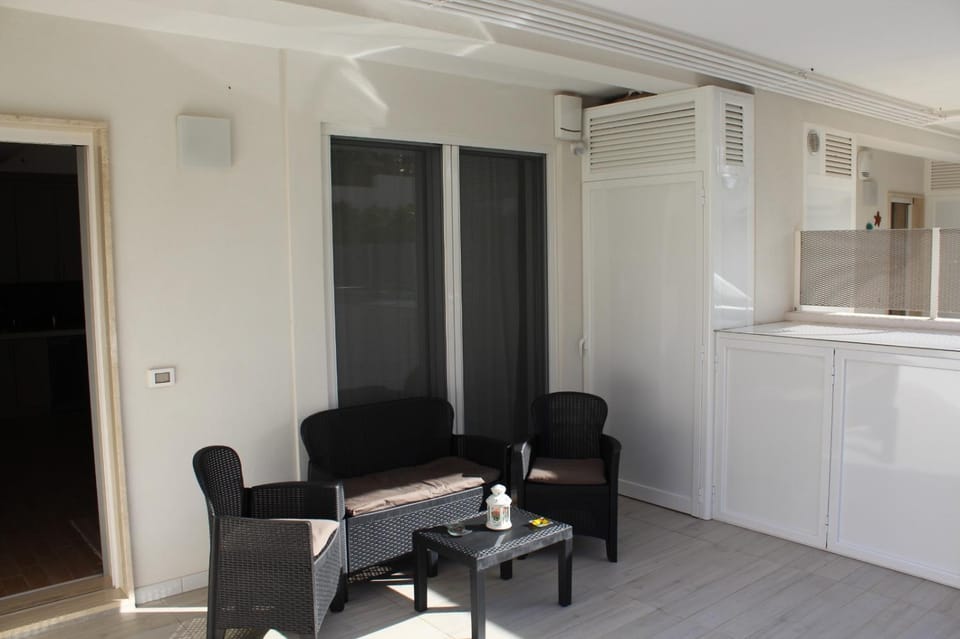 Patio, Seating area