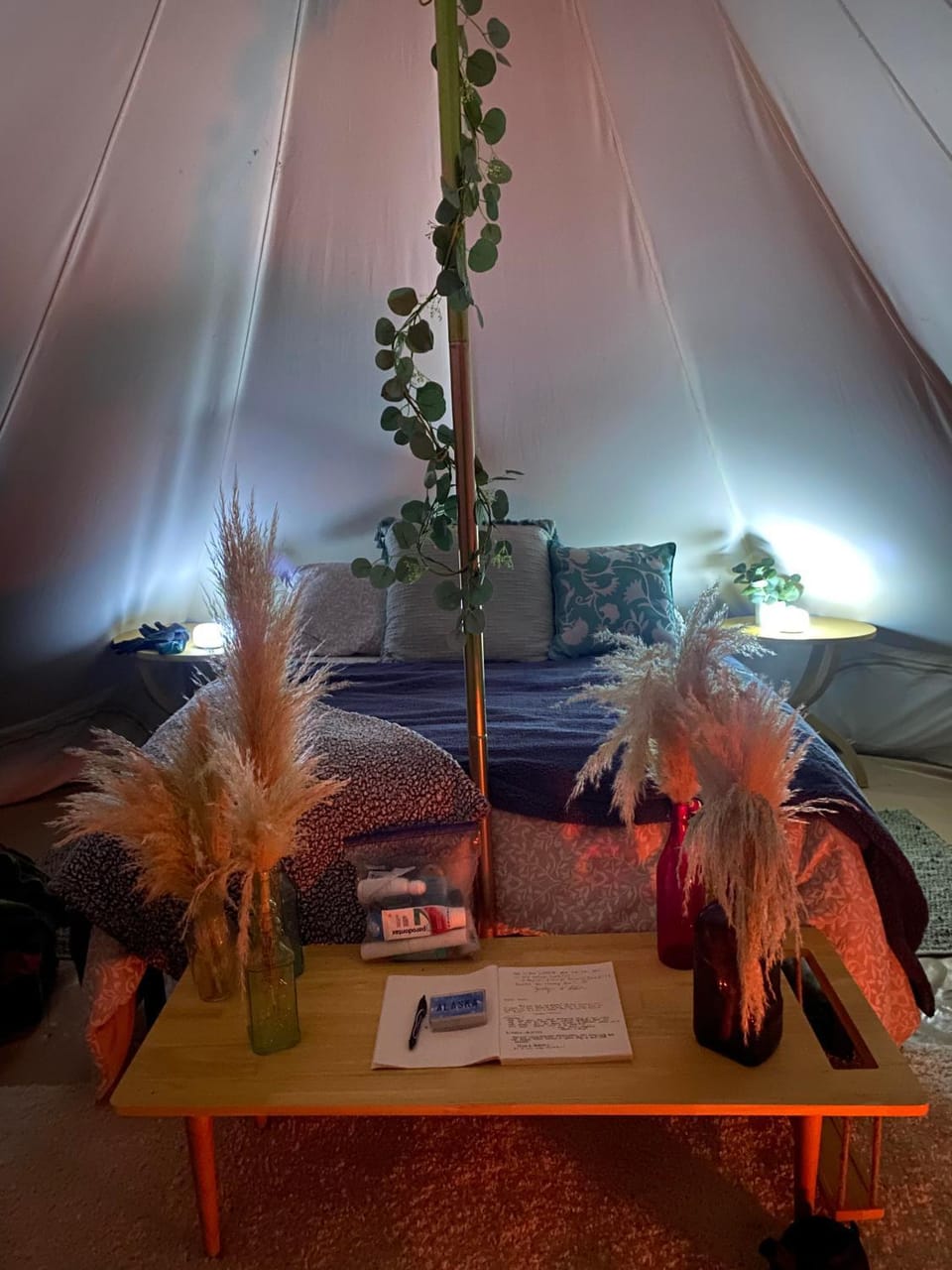 Bed, Photo of the whole room