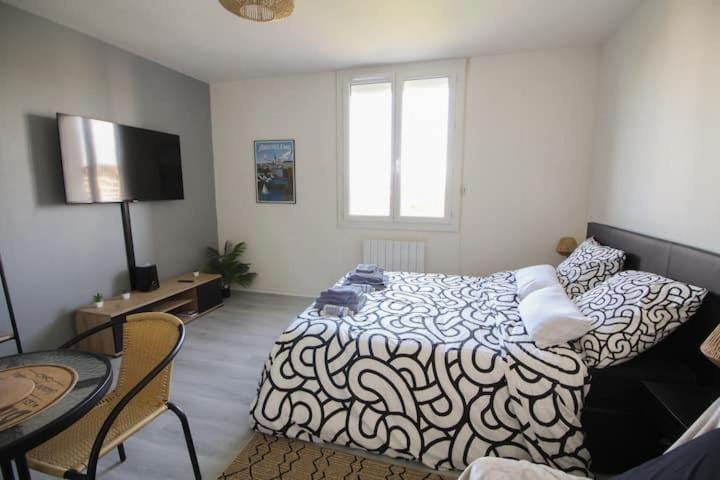 Le République Grand Studio Wi-Fi / Netflix Apartment in Angoulême