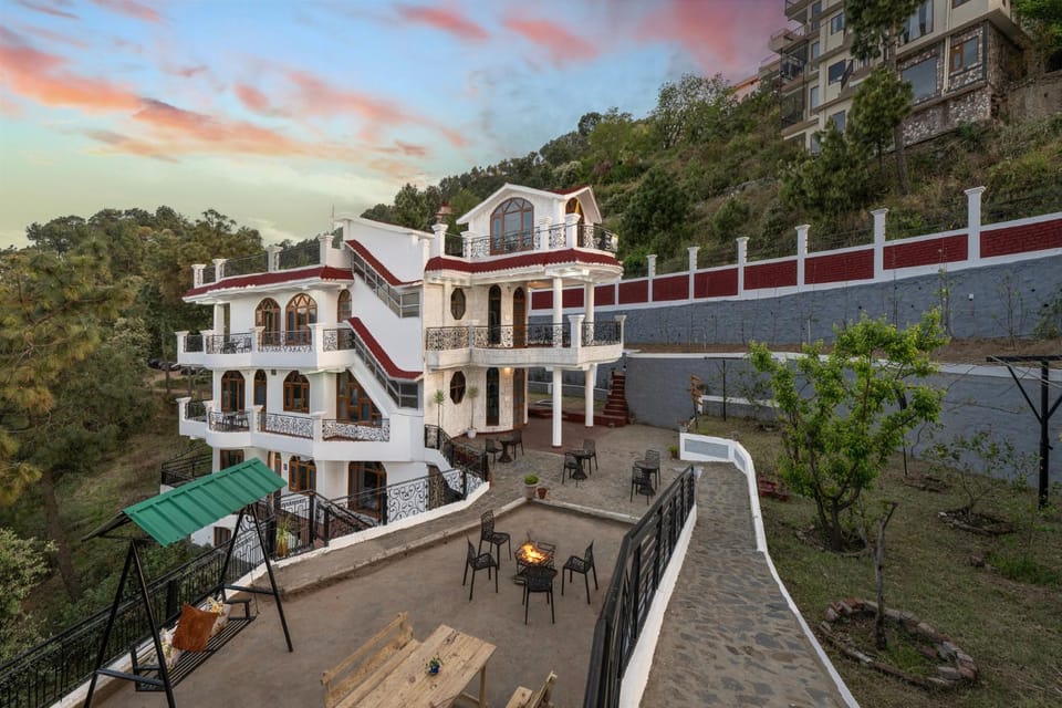Calm Cottage KASAULI HILLS Barog Bed and Breakfast in Himachal Pradesh