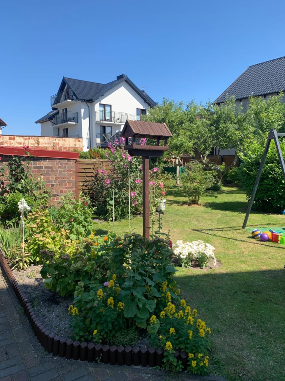 Property building, Day, Garden, Garden view
