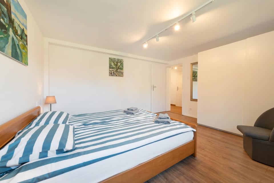 Bed, Photo of the whole room, Bedroom, towels, towels, wardrobe