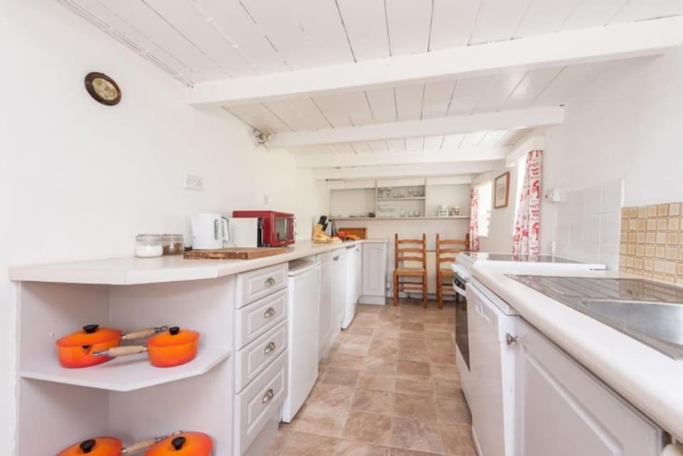 Kitchen or kitchenette, dishwasher, minibar, pet friendly, stove
