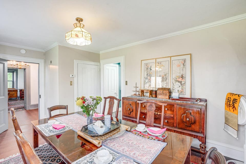 Experience a 17th-Century Spring Manor House in New Jersey