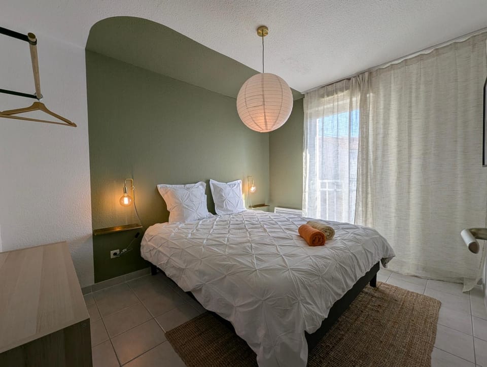 Bed, Bedroom