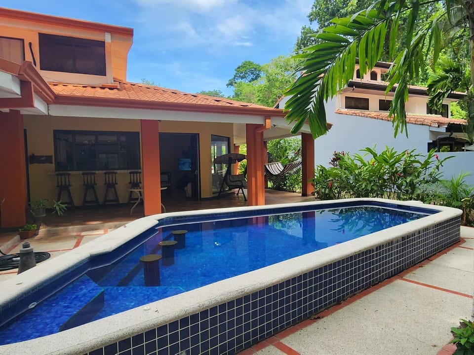 CASA DE PLAYA CON PISCINA EN PUNTA LEONA House in Puntarenas Province