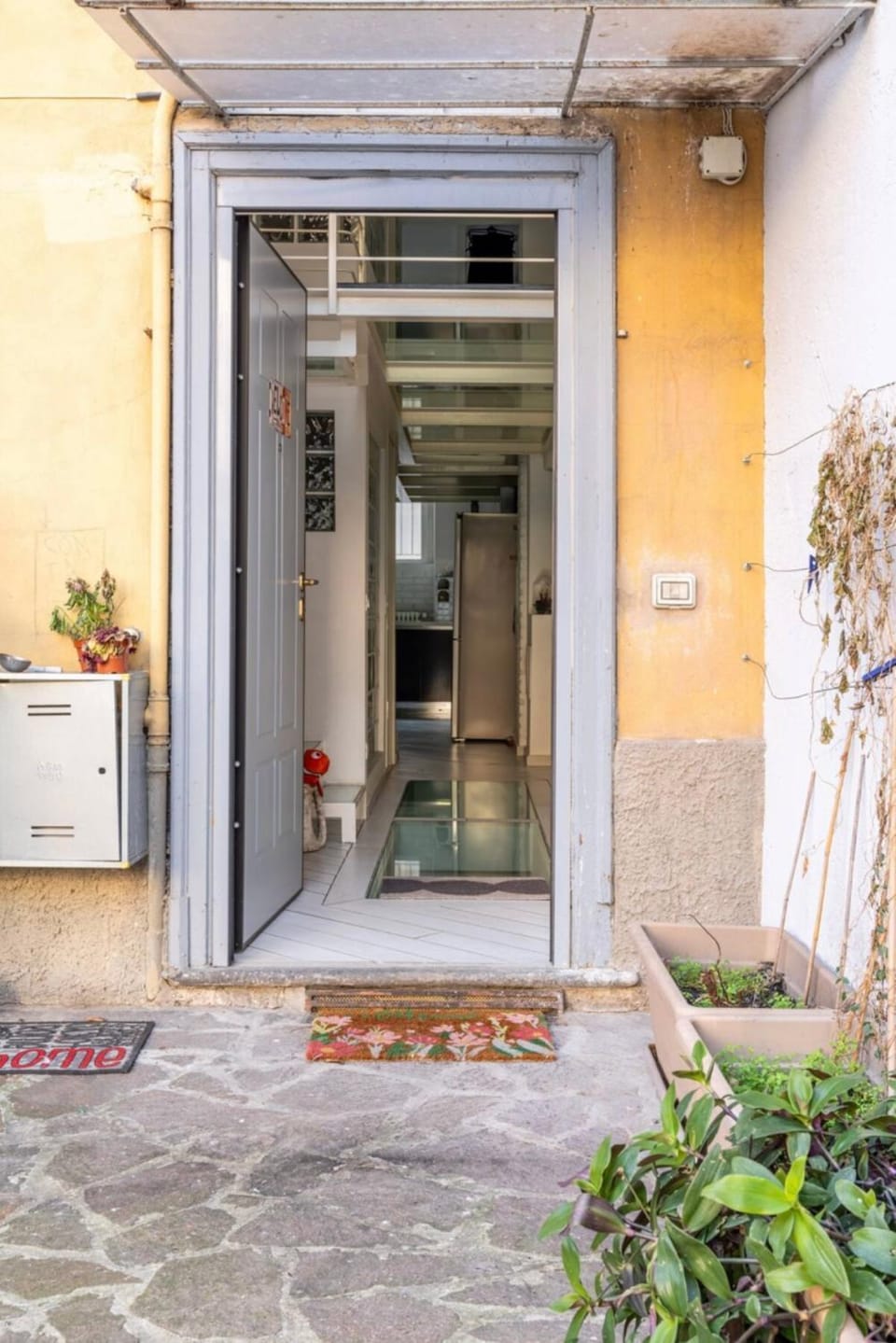 Facade/entrance