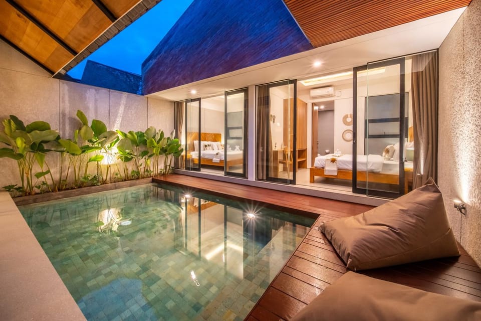 Swimming pool, Swimming pool