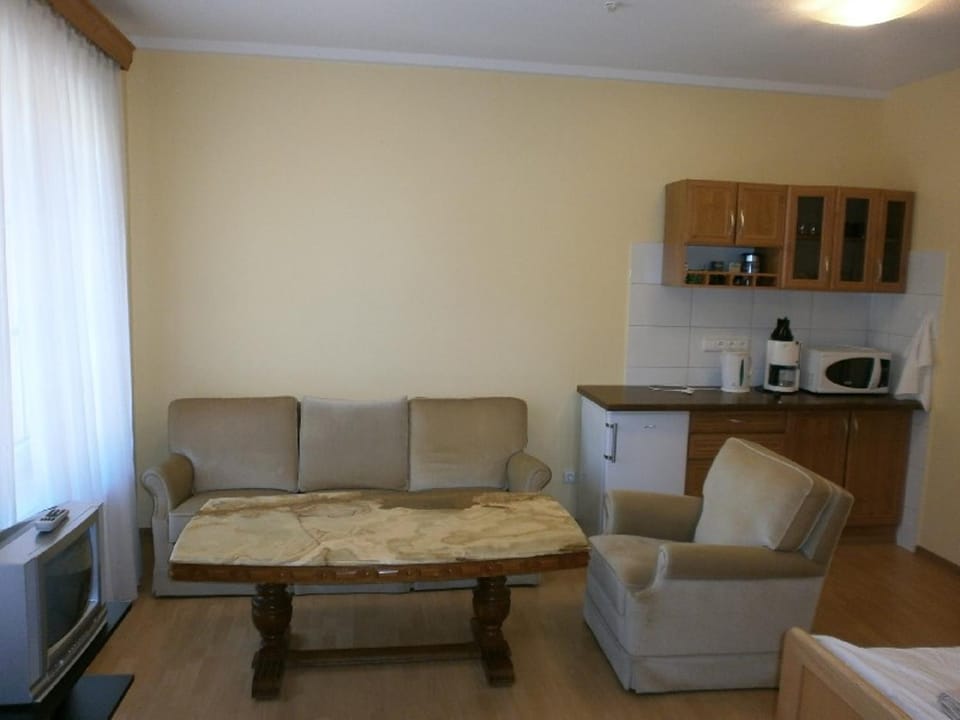Kitchen or kitchenette, Living room
