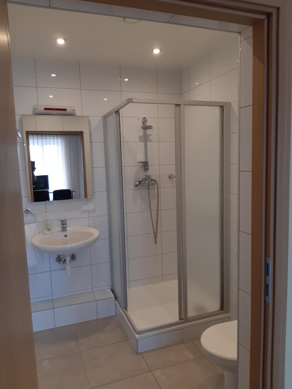 Shower, Toilet