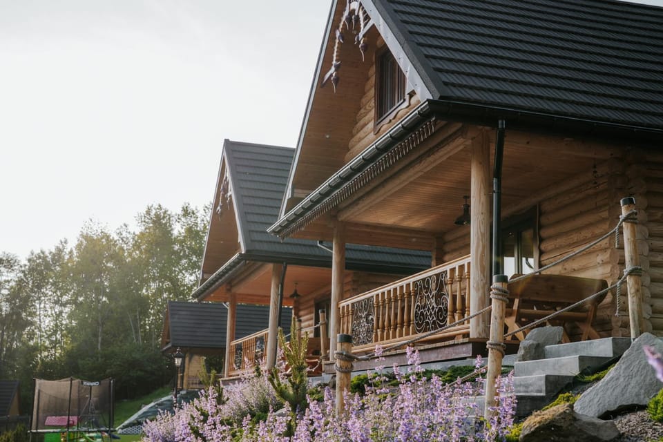 Property building, Spring, Day, Garden, Balcony/Terrace