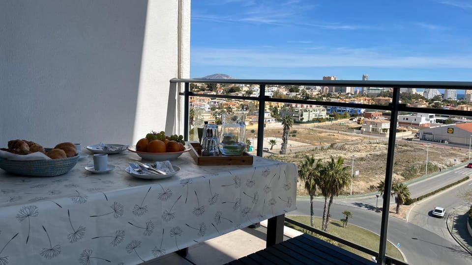 View (from property/room), Balcony/Terrace, Street view