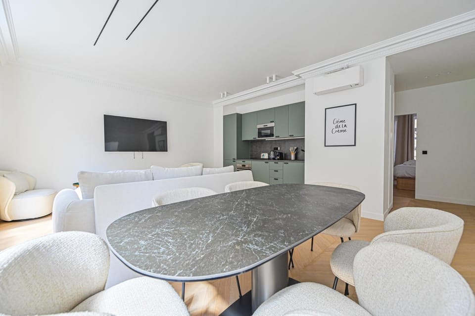 Luxurious & Famous Parisian Flat Apartment in Paris