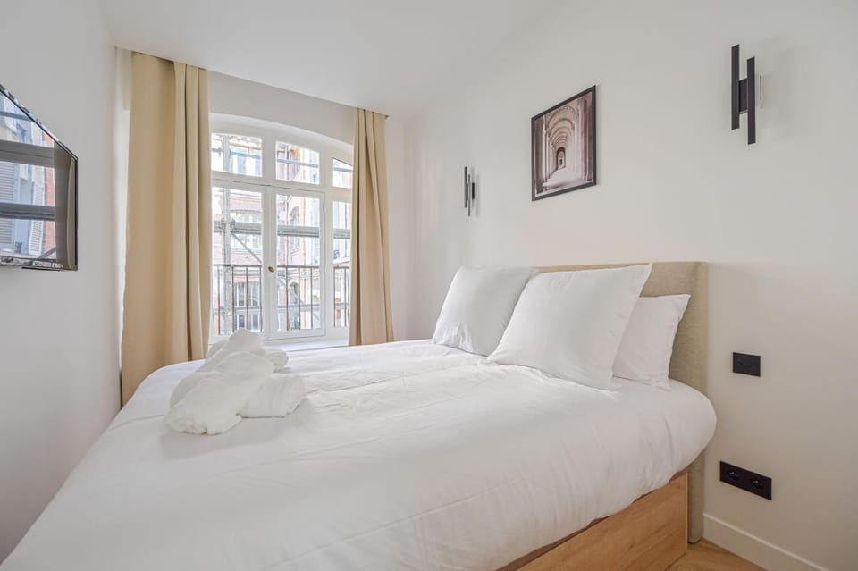 Luxurious & Famous Parisian Flat Apartment in Paris