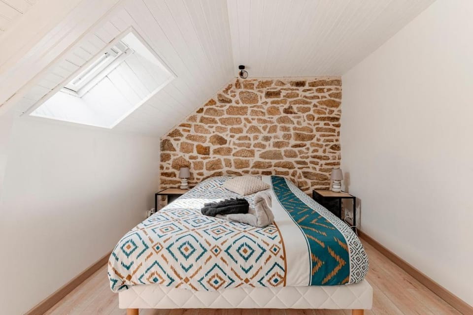 longère bretonne en pierre avec terrain, terrasse , ménage inclus House in Brittany
