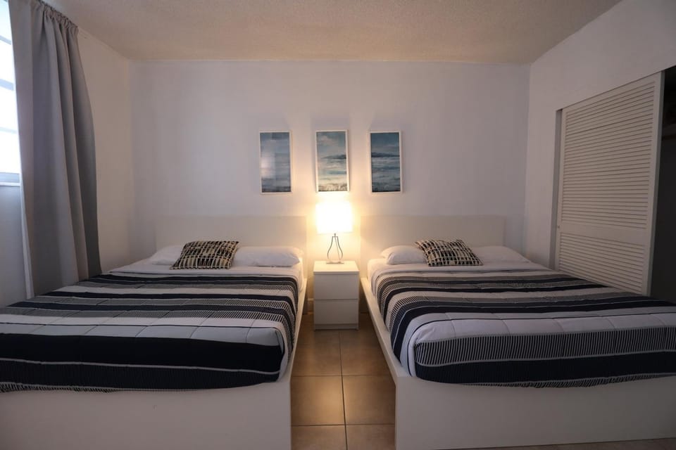 Apt w/2 Queen Beds & Canal View at Tides House in Hollywood Beach