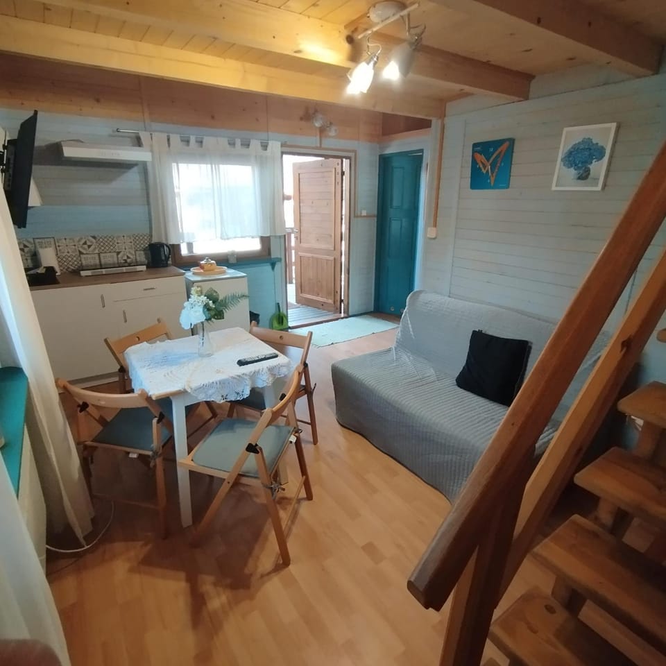 Kitchen or kitchenette, Seating area