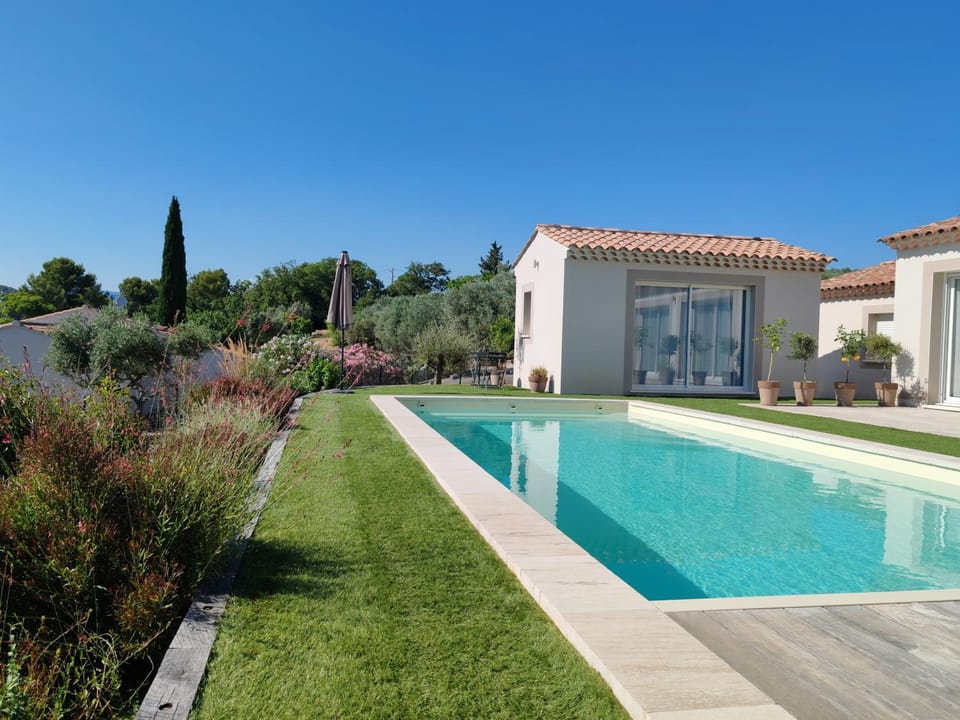 La Tiny de Louis, au milieu des oliviers, avec jolie piscine House in French Riviera