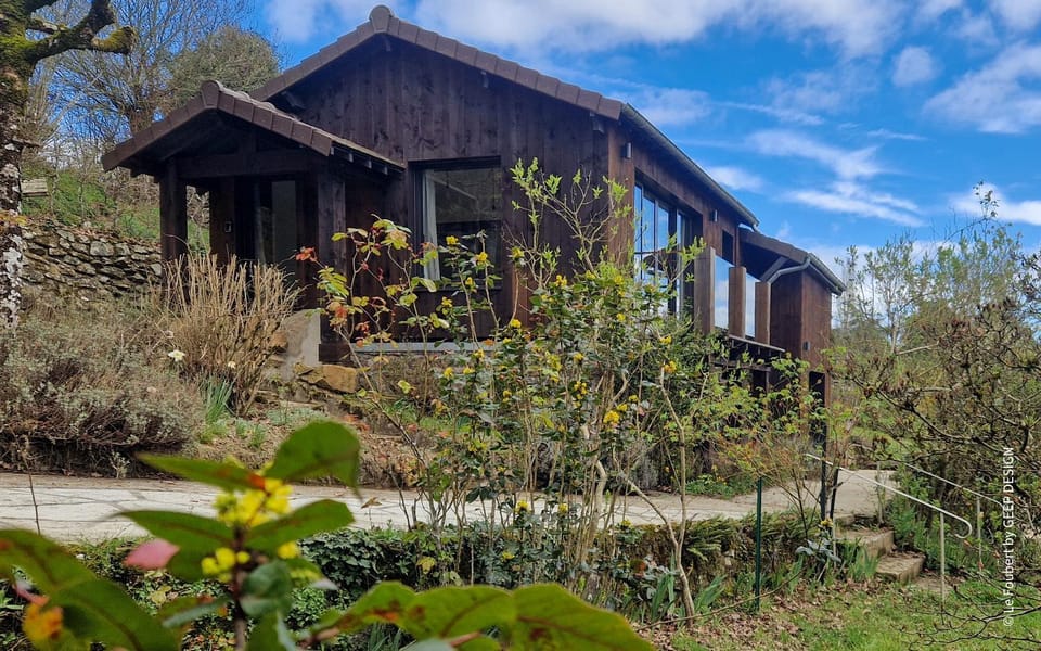Property building, Spring, Day, Natural landscape, Garden, Garden, Garden view, Garden view