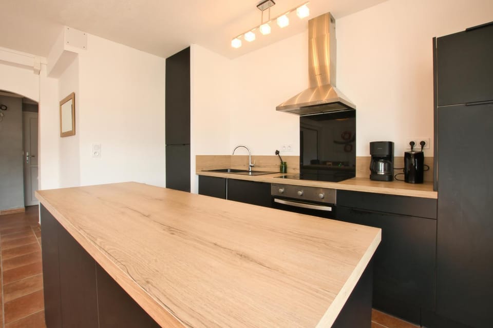 Kitchen or kitchenette, stove