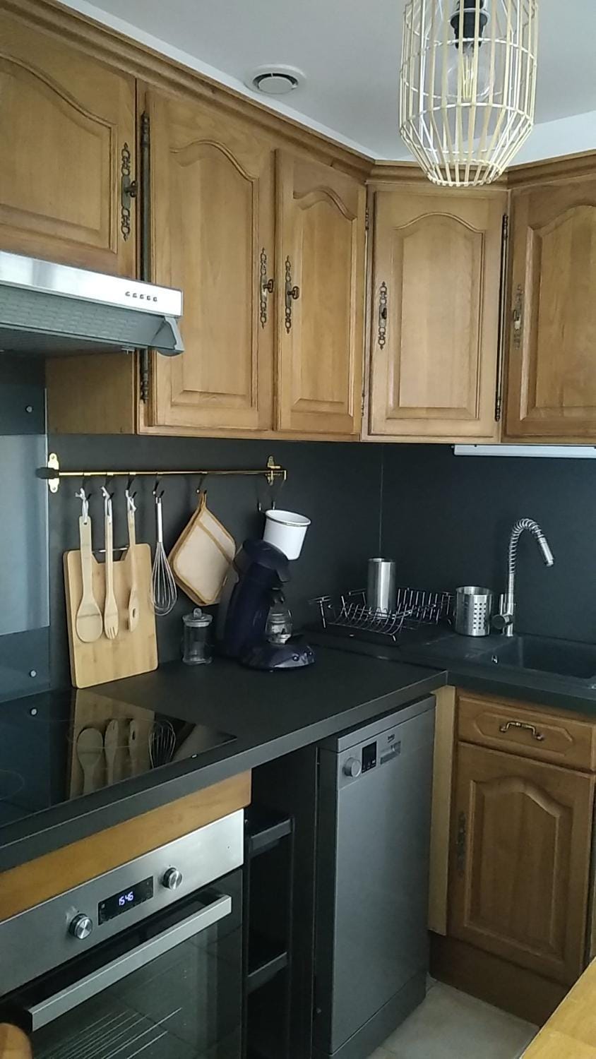 dishwasher, pet friendly, stove, kitchen