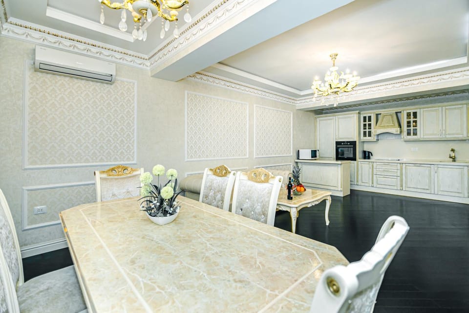 Kitchen or kitchenette, Living room, Seating area, Dining area, air conditioner