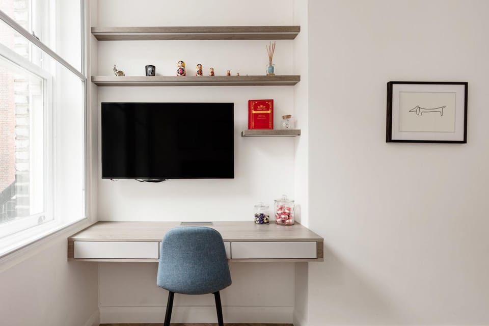 TV and multimedia, Seating area, hair dresser