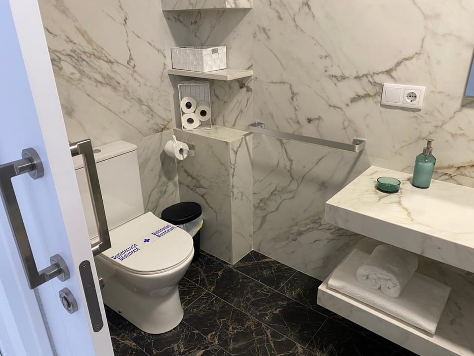 Toilet, Bathroom