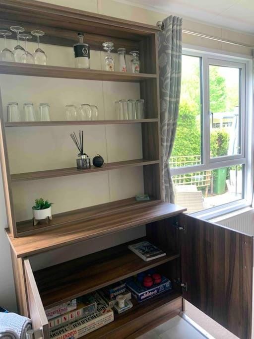 Luxury spacious house with two bathrooms at park with swimming pools, restaurant, bowling, massage & wellness Chalet in Gelderland, Netherlands