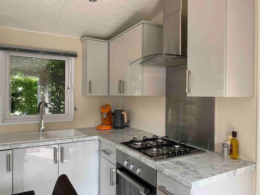 Kitchen or kitchenette, pet friendly, stove