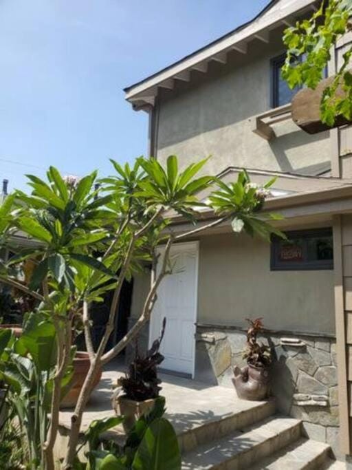 Located In The Heart Of The West Side Apartment in Mar Vista