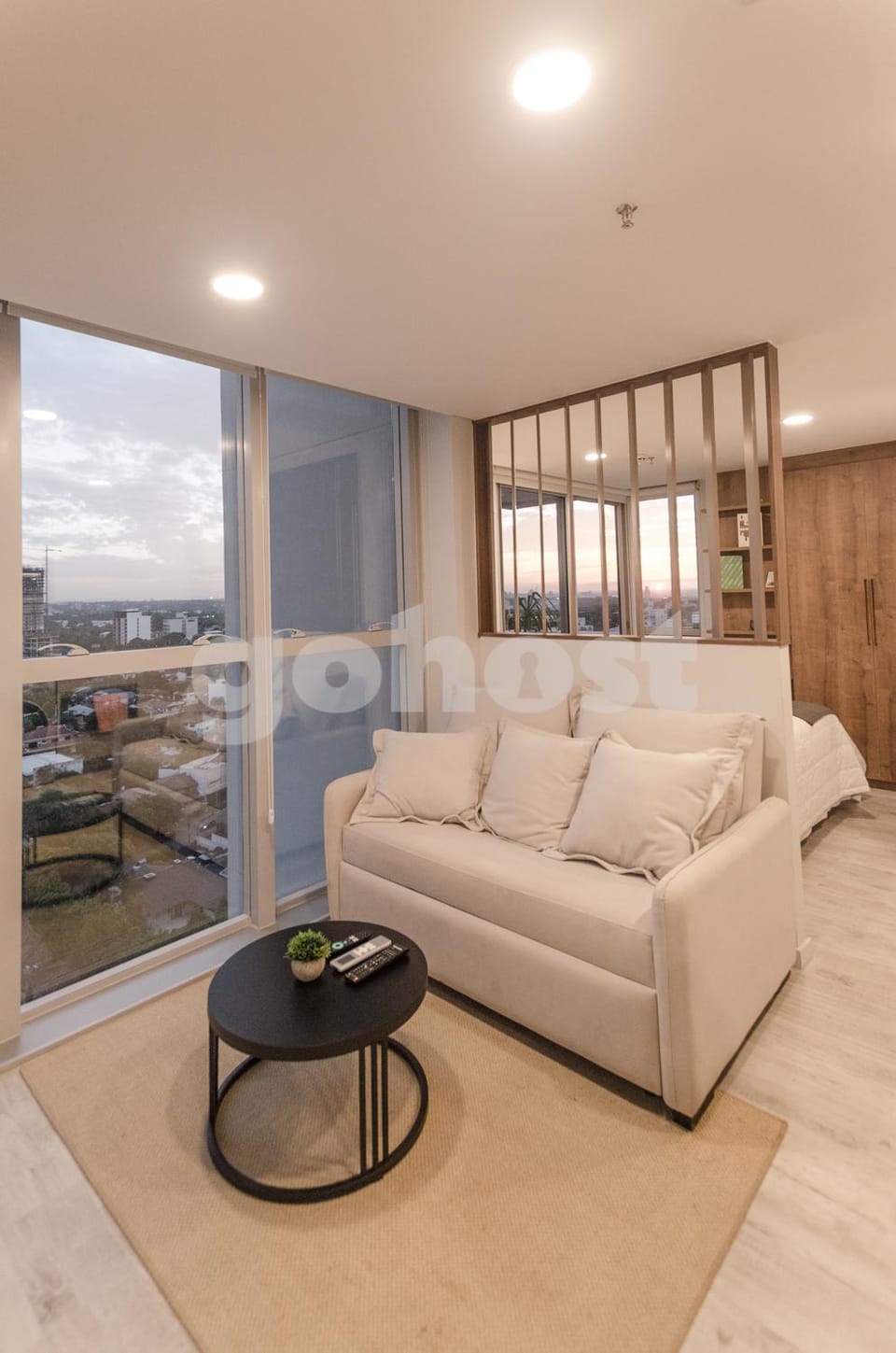 Elegant apt near Shopping del Sol and La Galeria Apartment in Asunción