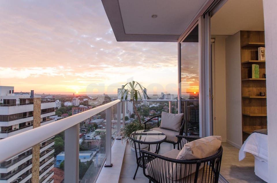 Elegant apt near Shopping del Sol and La Galeria Apartment in Asunción
