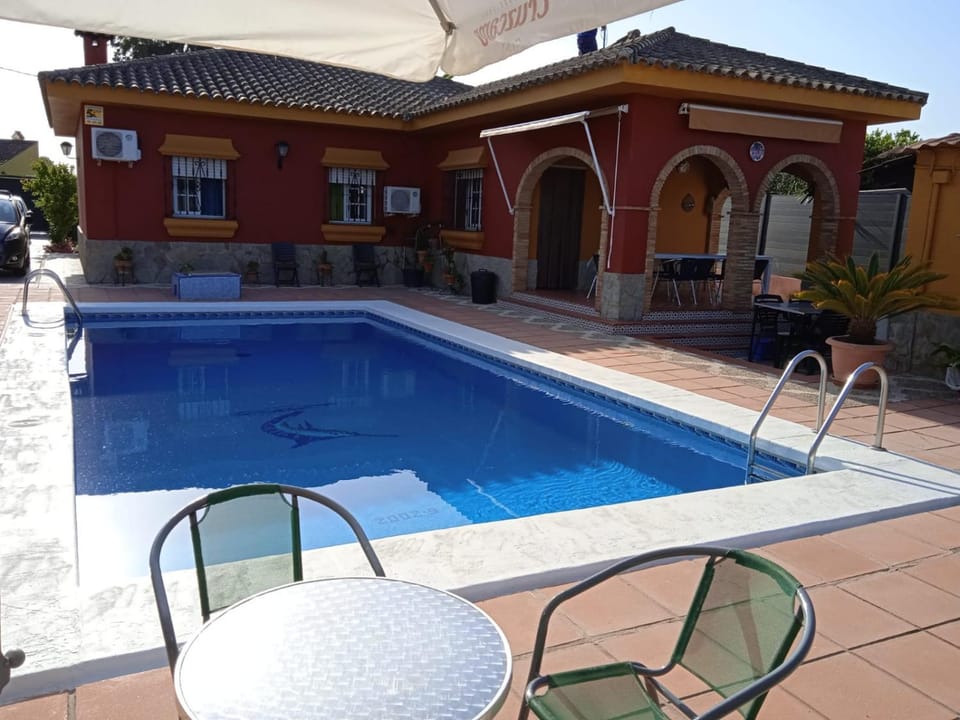 Pool view, Swimming pool, sunbed