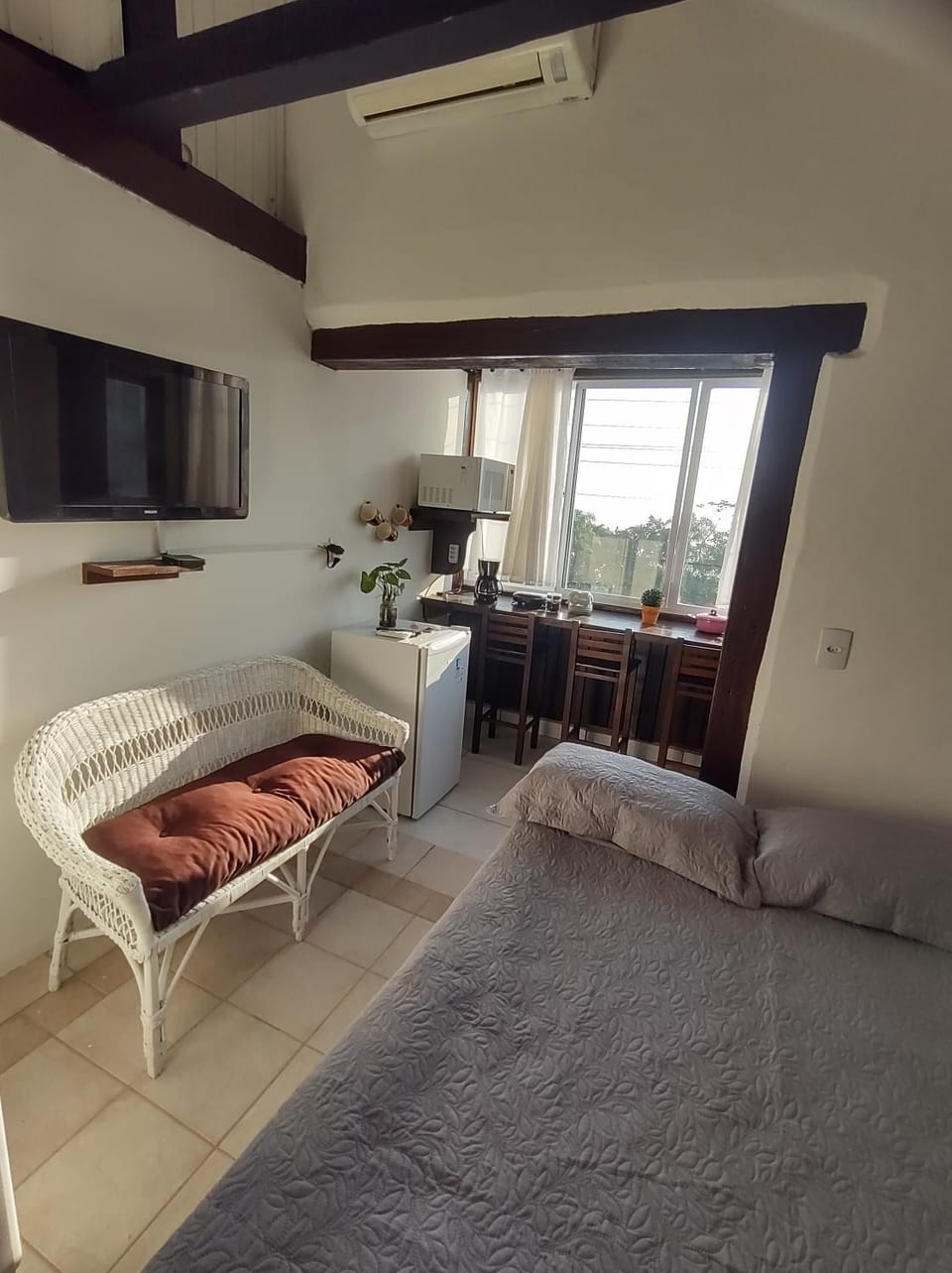 Bed, TV and multimedia, Decorative detail, kitchen