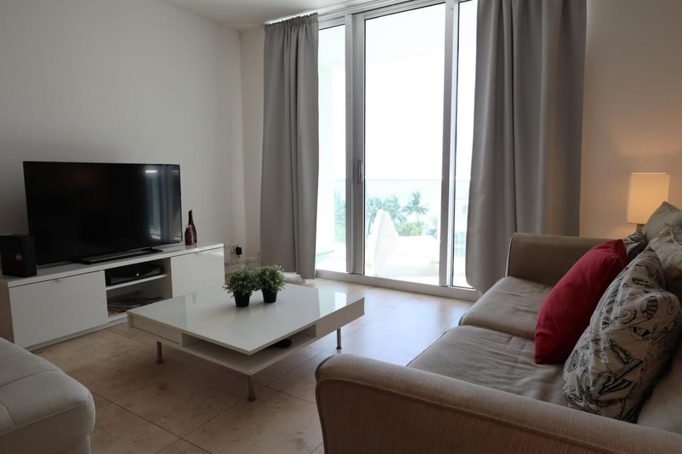 2Bed/2Bath, 4QueenBeds & OceanView at Tides House in Hollywood Beach