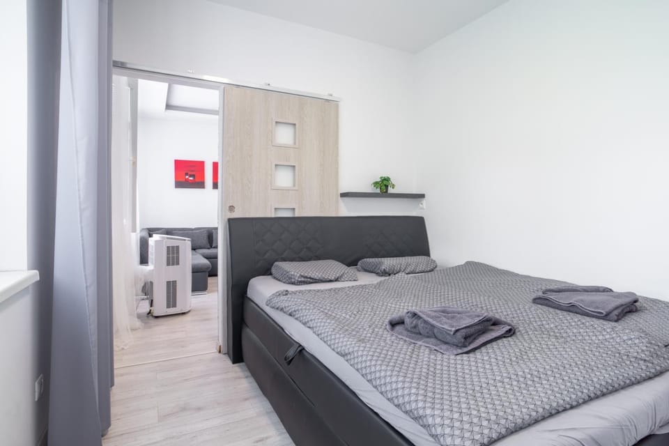 Photo of the whole room, Bedroom