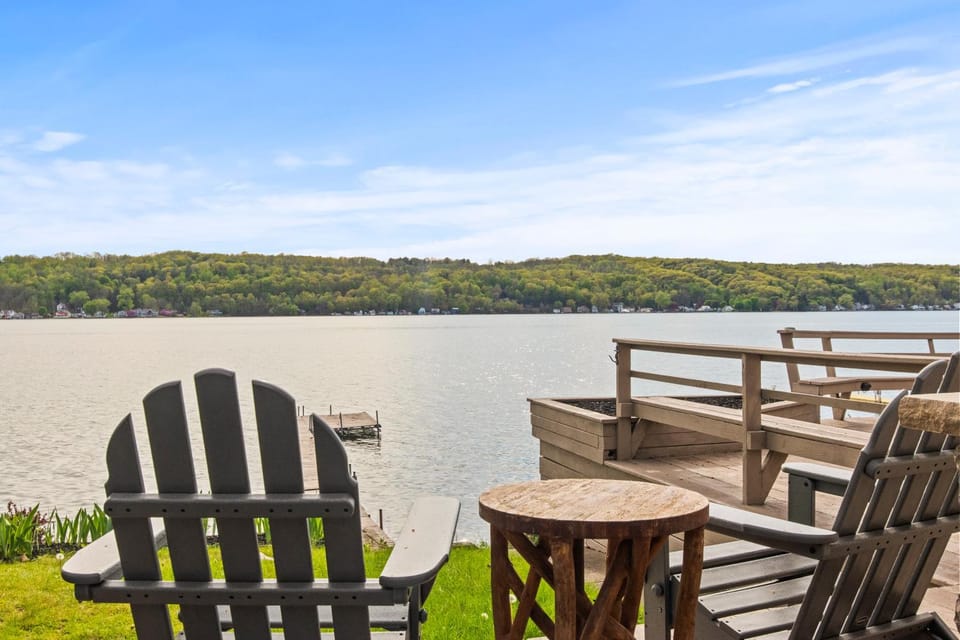 Luxury Conesus Lakefront Dock Modern Amenities House in Conesus Lake