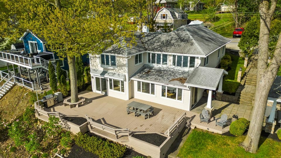 Luxury Conesus Lakefront Dock Modern Amenities House in Conesus Lake