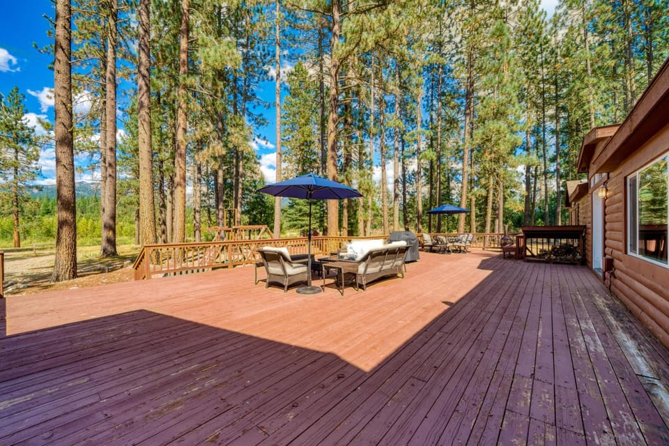 200 Acres, River Access: 'Feather House' in NorCal House in Sierra Nevada