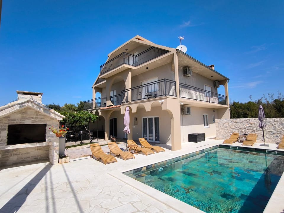 Property building, Patio, Day, View (from property/room), Balcony/Terrace, Pool view, Swimming pool, sunbed