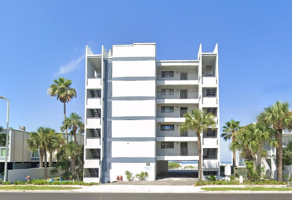 Gulfside Sanctuary 401 House in Indian Shores