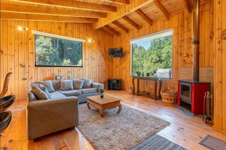 Villarrica Cabin 2BR with Fireplace and terrace Cabin in Araucania, Chile