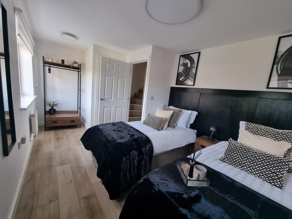 Bed, Decorative detail, Bedroom, wardrobe