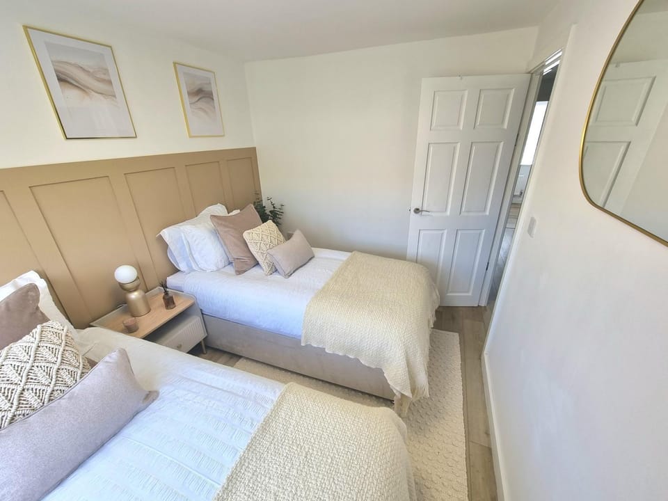 Bed, Decorative detail, Bedroom