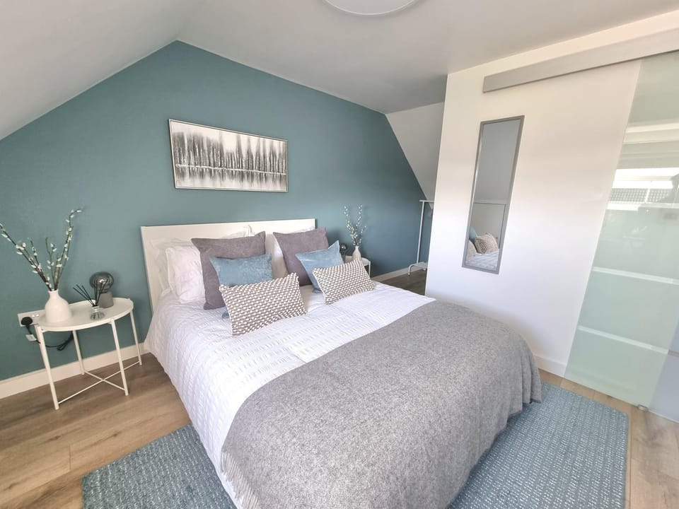 Bed, Decorative detail, Bedroom