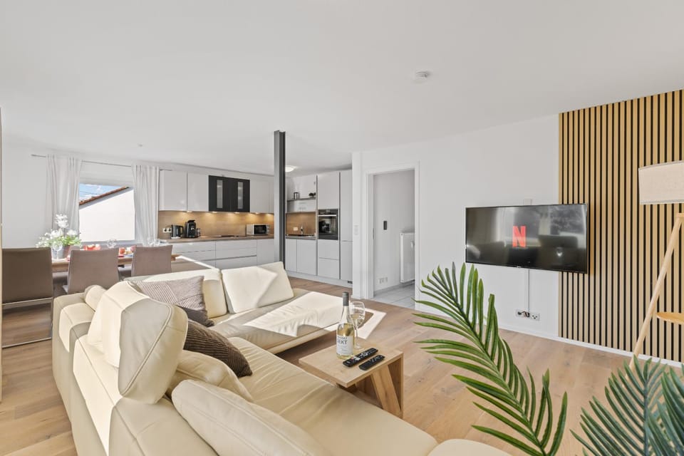 Communal lounge/ TV room, TV and multimedia, Kitchen or kitchenette, Living room, Seating area, Dining area, Evening entertainment